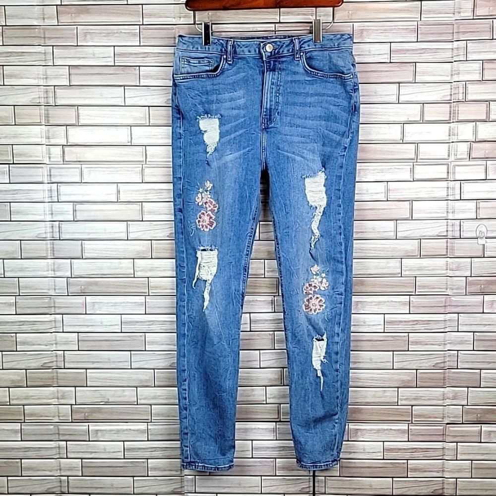 Forever 21 destructed floral jeans Size 31